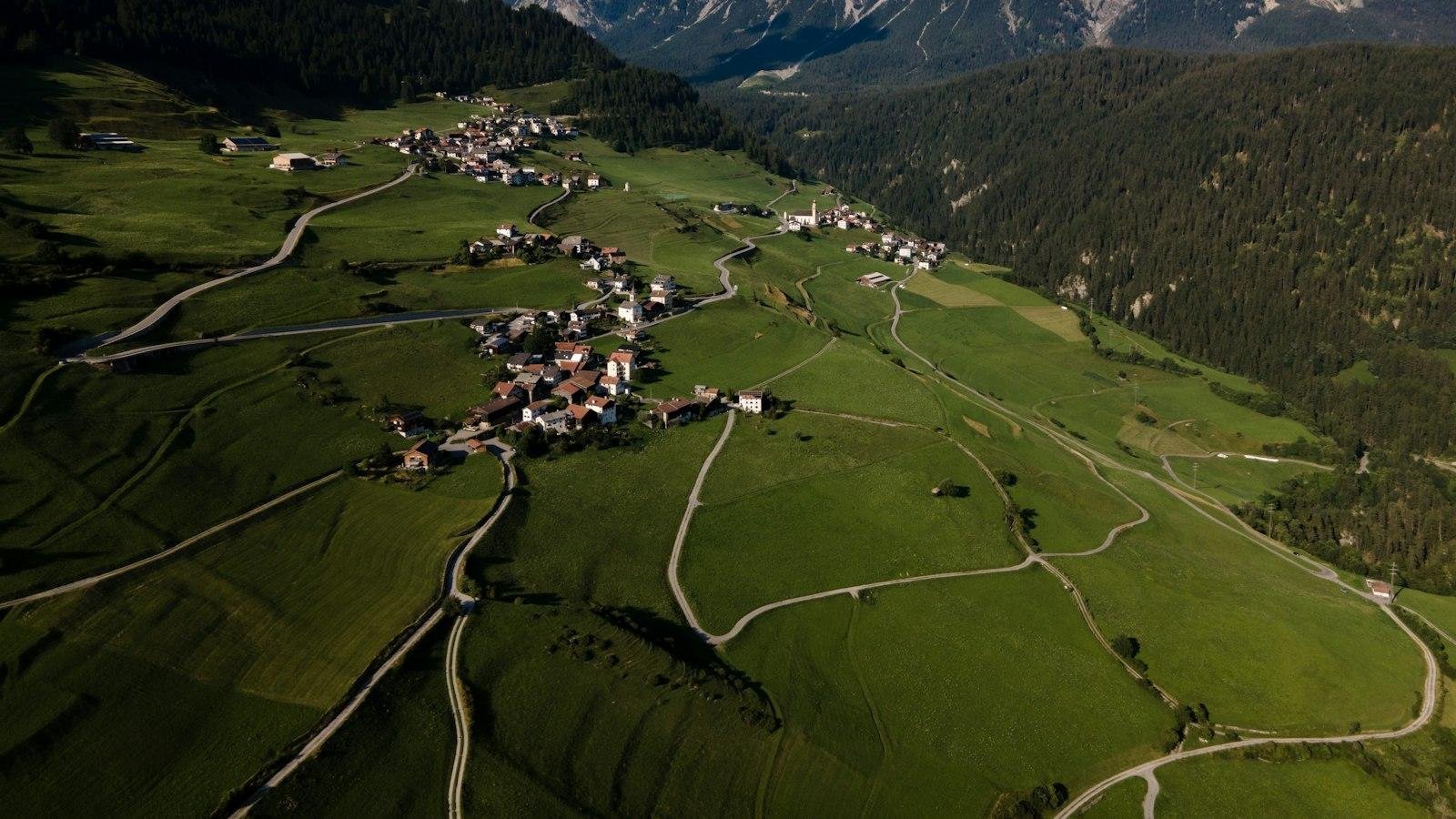 Valguse Lained: Viimased Tuhinas Juuste Ravis